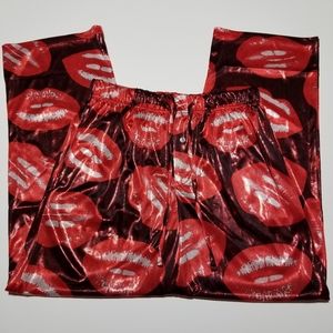 Mad Engine Dark Red Lips Print Pajama Shimmer S